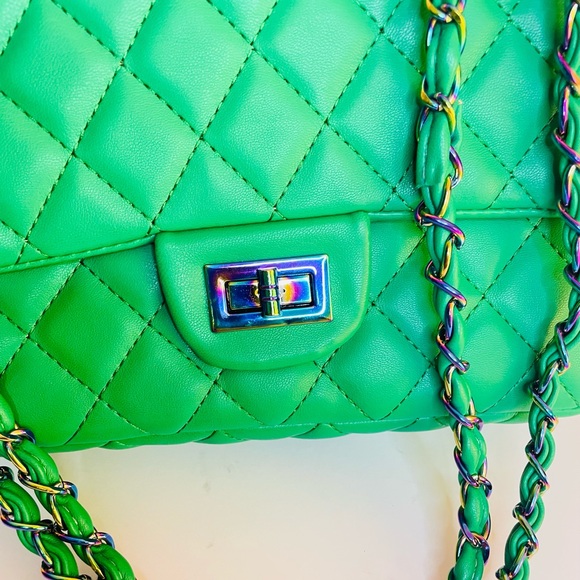 J. ELISE BOUTIQUE NEW KELLY Green Iridescent Accent Quilted Classic Shoulder Bag - Picture 4 of 6